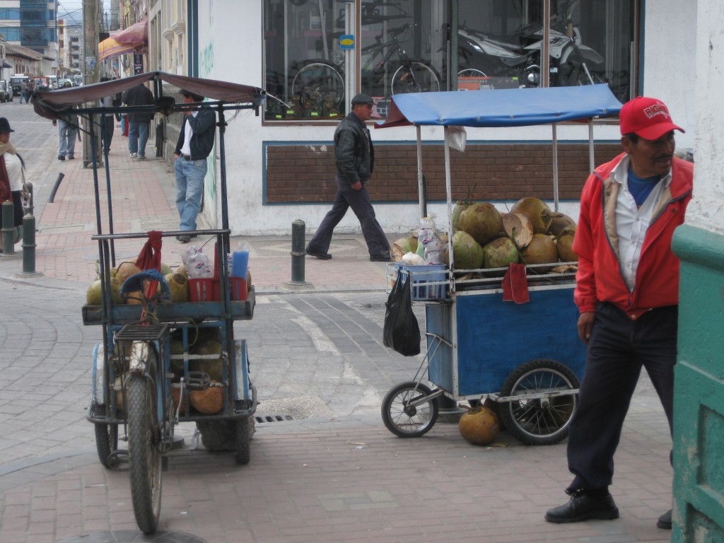 Auf den Straßen wird Kokos-Wasser verkauft