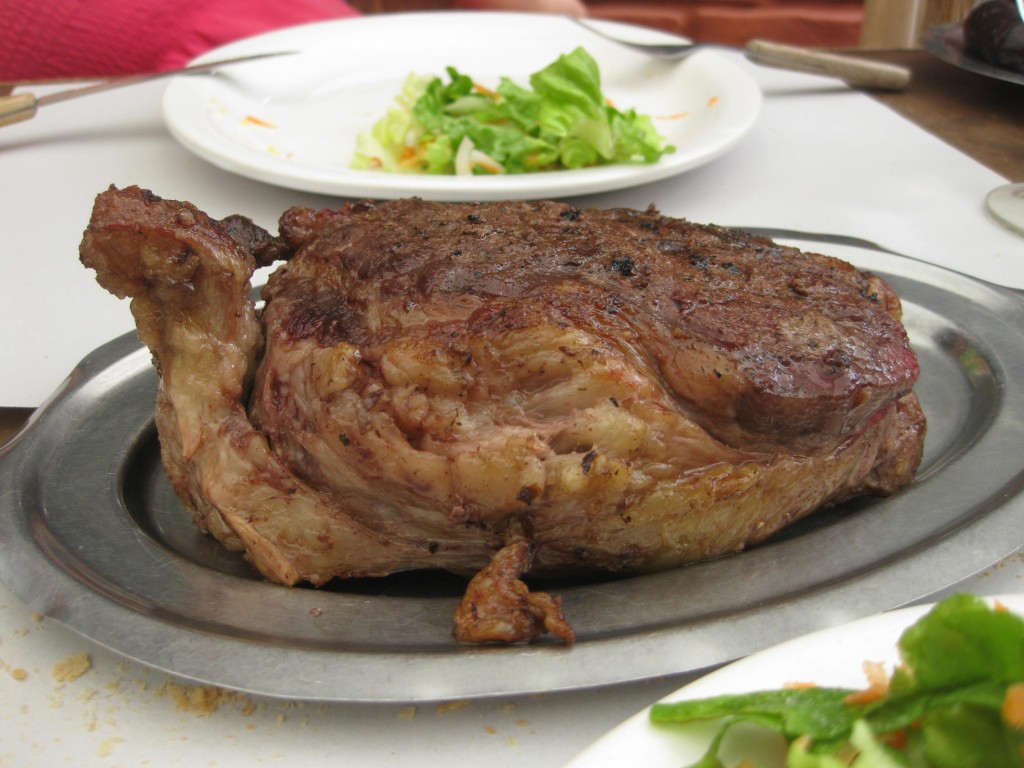 Fleischland Argentinien: Ein Bife de Chorizo, 700 Gramm schwer