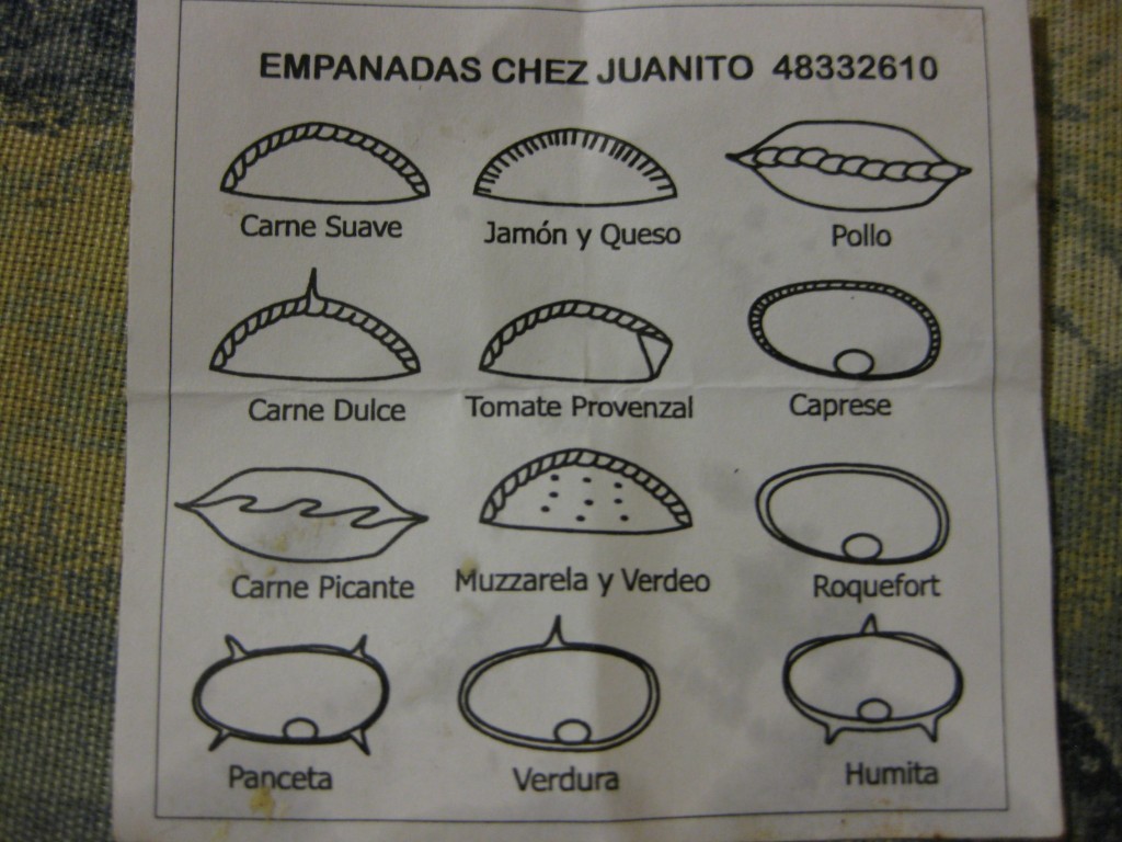 Was ist jeweils in der Empanada(Teigtasche) drin. Die Form verrät es. Auch in Argentinien - wie zum Beispiel hier bei Juanito in Buenos Aires - sollte man mal eine Empanada probieren