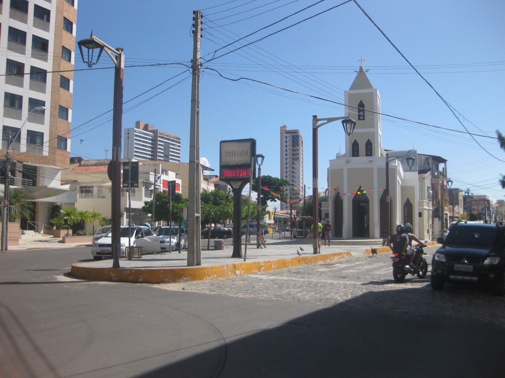 Kleine Kirche an der Praia de Iracema, wo ich abends zu einer kleinen Feier im Rahmen der Festas Juninas schlenderte