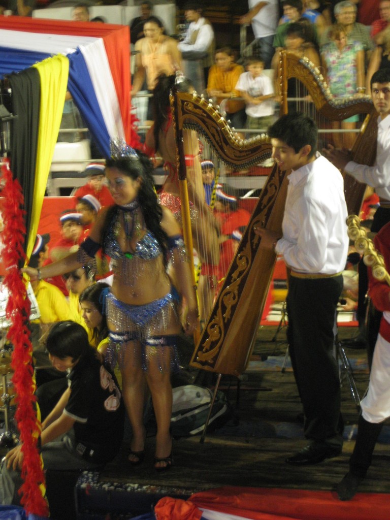 Die Harfe spielt in der traditionellen paraguayischen (Volks-)Musik eine sehr große Rolle