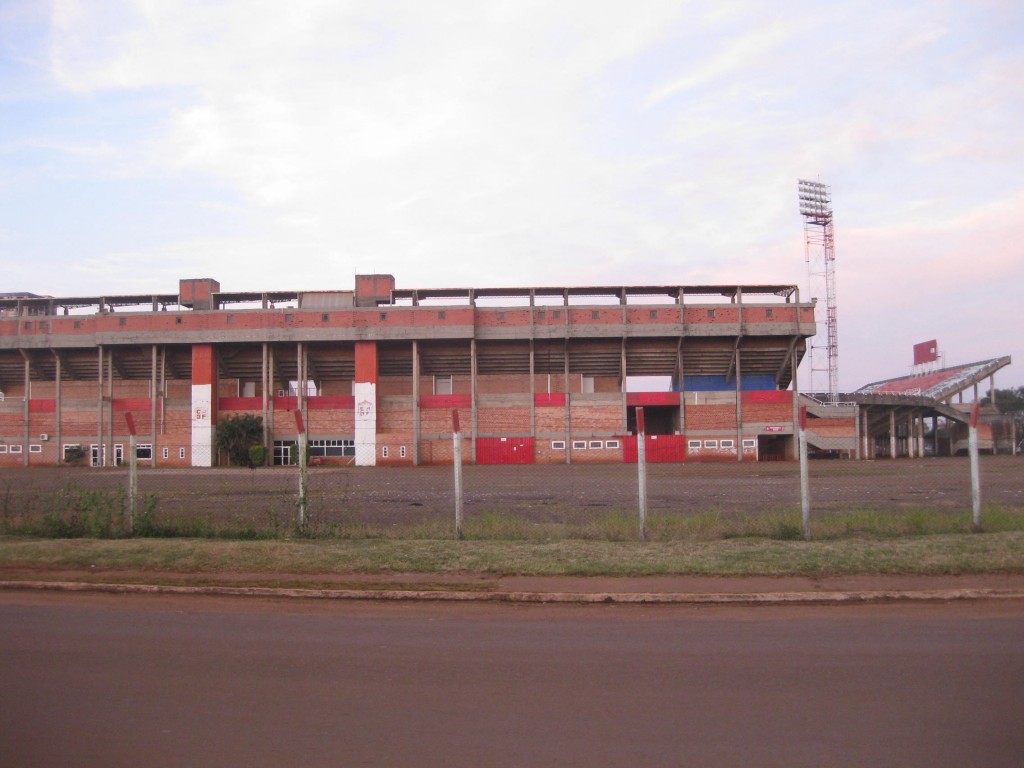 Zufällig noch das Fussball-Stadion von Ciudad del Este gesehen.