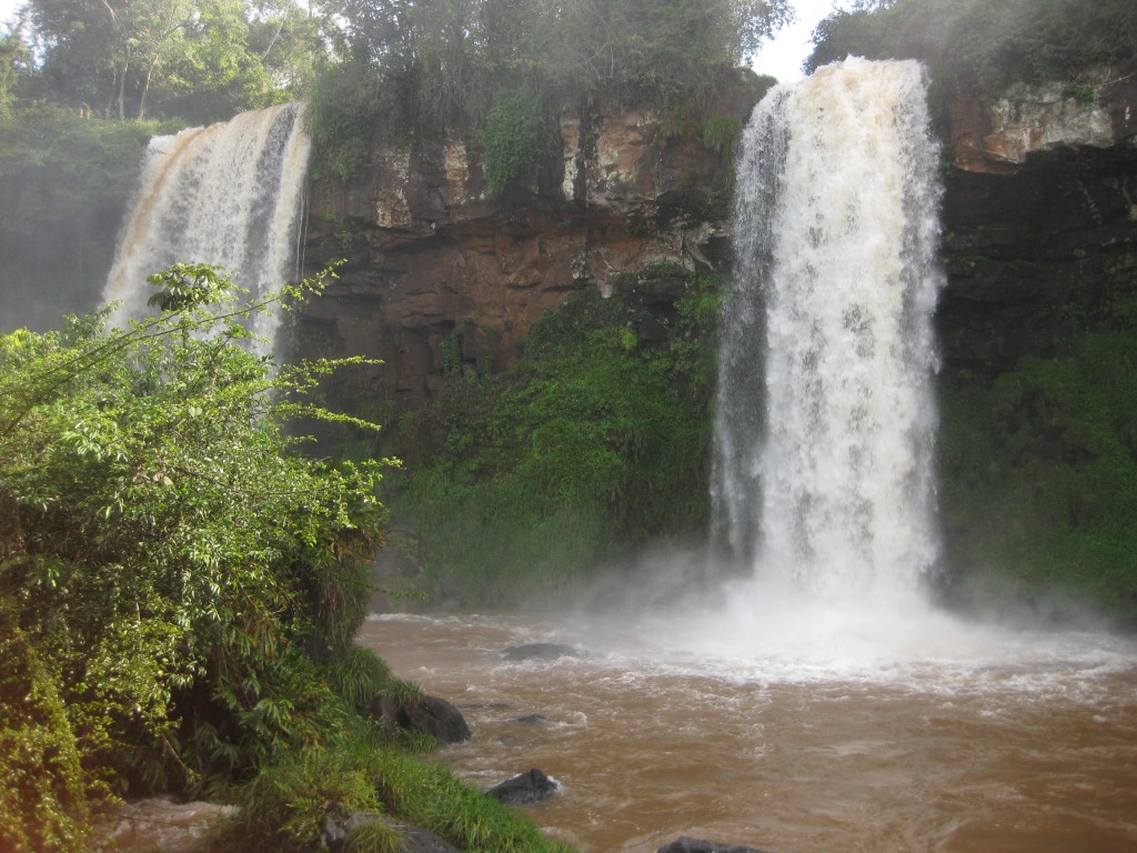 Kleinere, treppenförmig angeordnete Wasserfälle