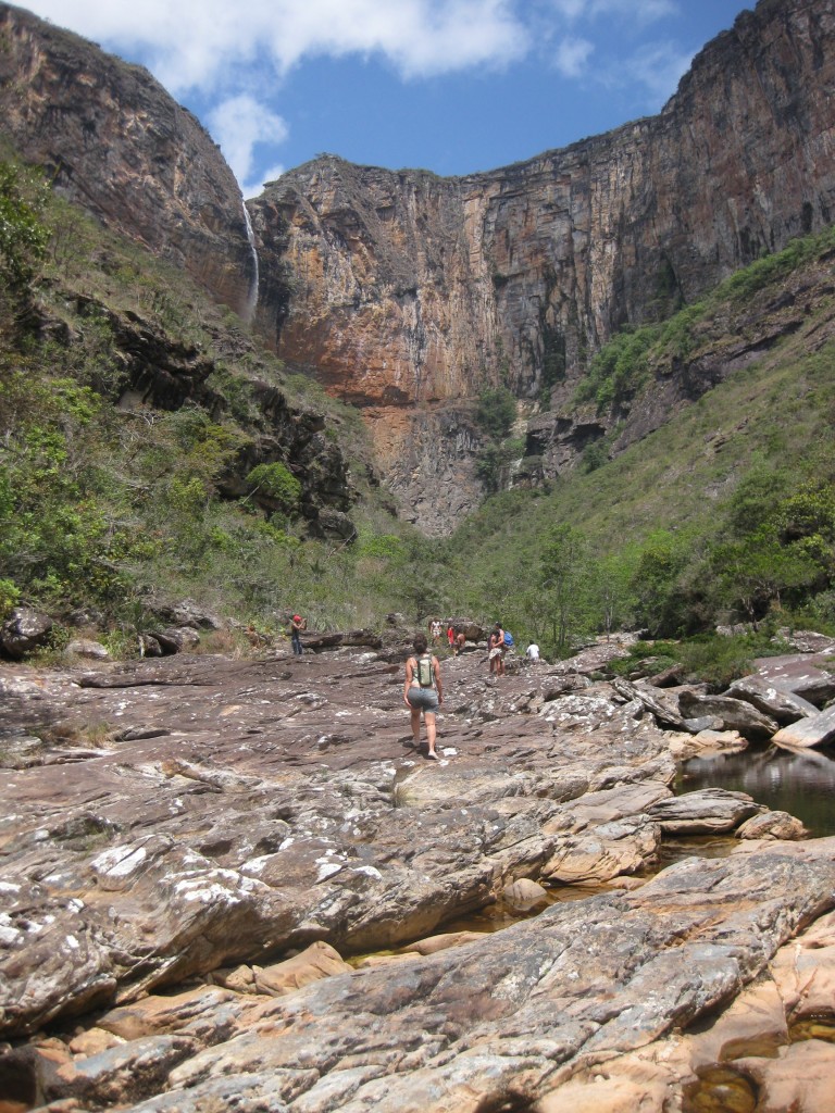 Man nähert sich dem Wasserfall...