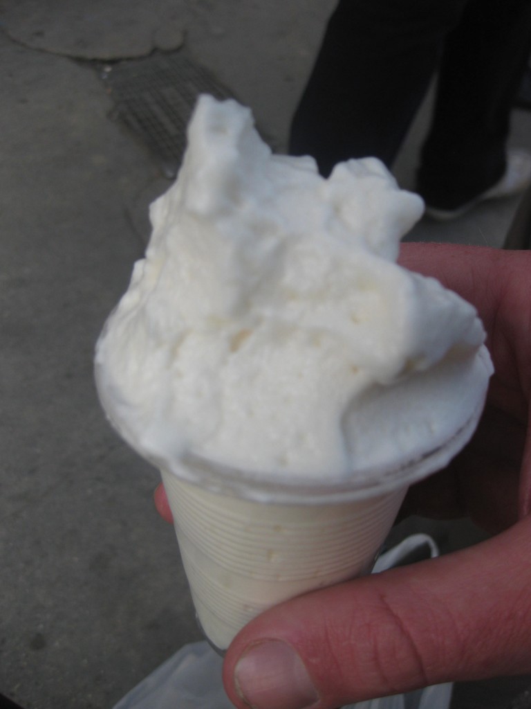 Ei-/Zucker-Schaum mit Gelatine auf der Plaza Murillo in La Paz