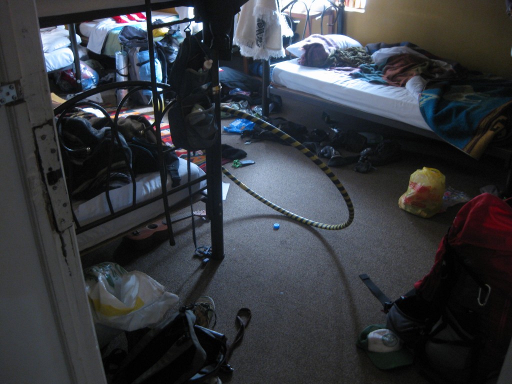 Das unaufgeräumteste Mehrbettzimmer, in dem ich auf der gesamten Reise unterkam: Im Hostel in Quito, Ecuador.