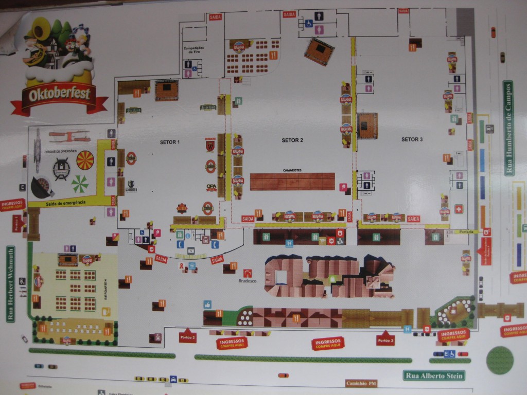 Plan des Festgeländes des Oktoberfestes von Blumenau mit dem Spielzeugdorf (unten) und der Halle mit drei Sektoren (oben)